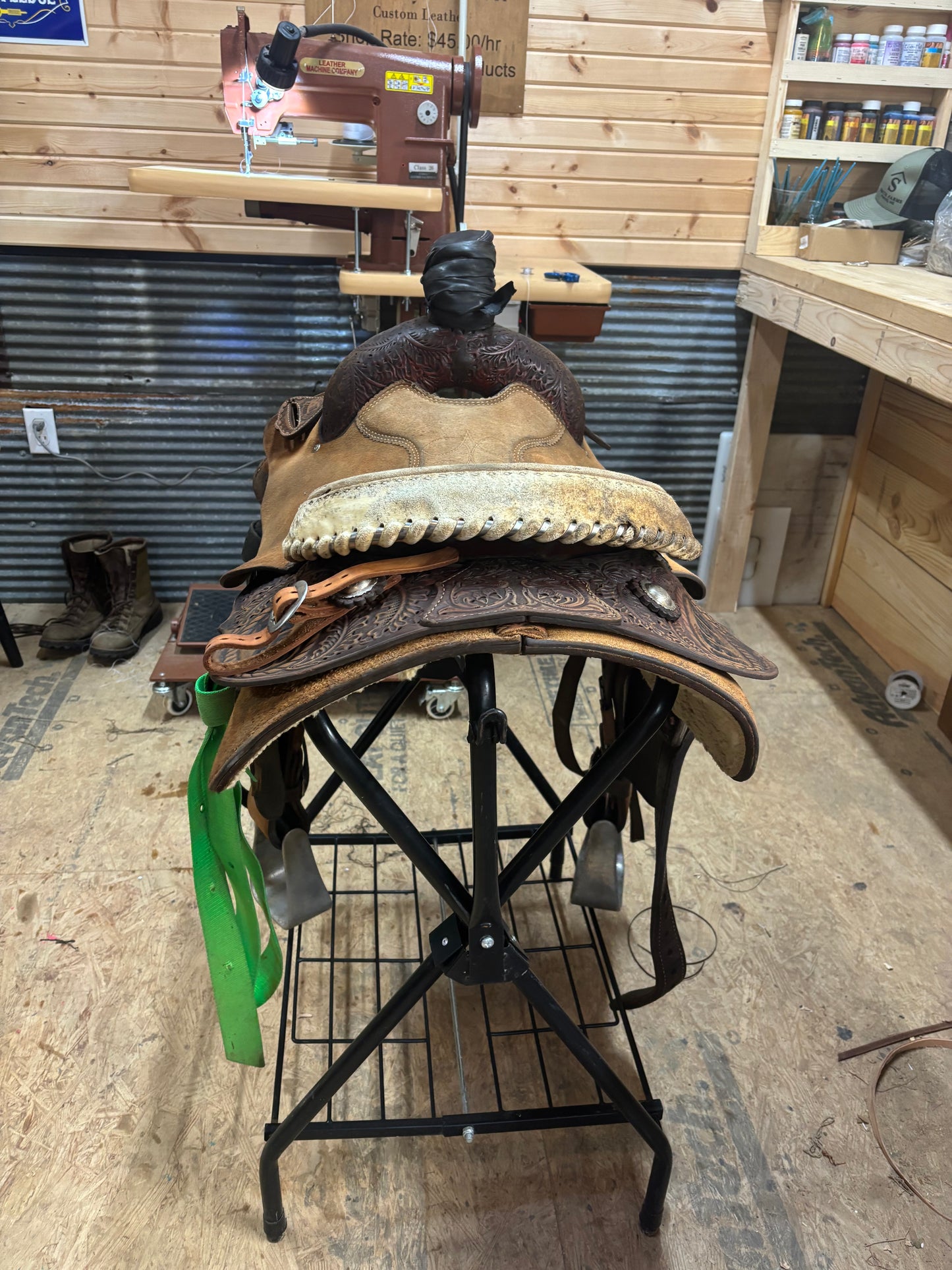 Paul Ammerman 15" Team Roper saddle.