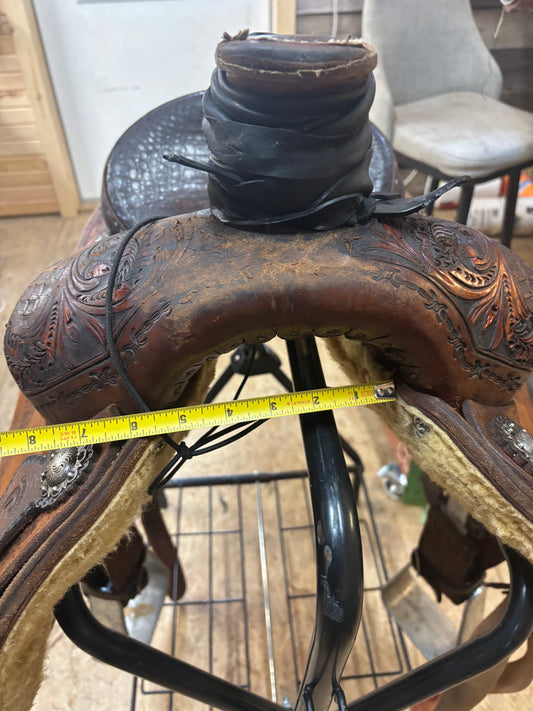 C and L custom 14" team roper saddle