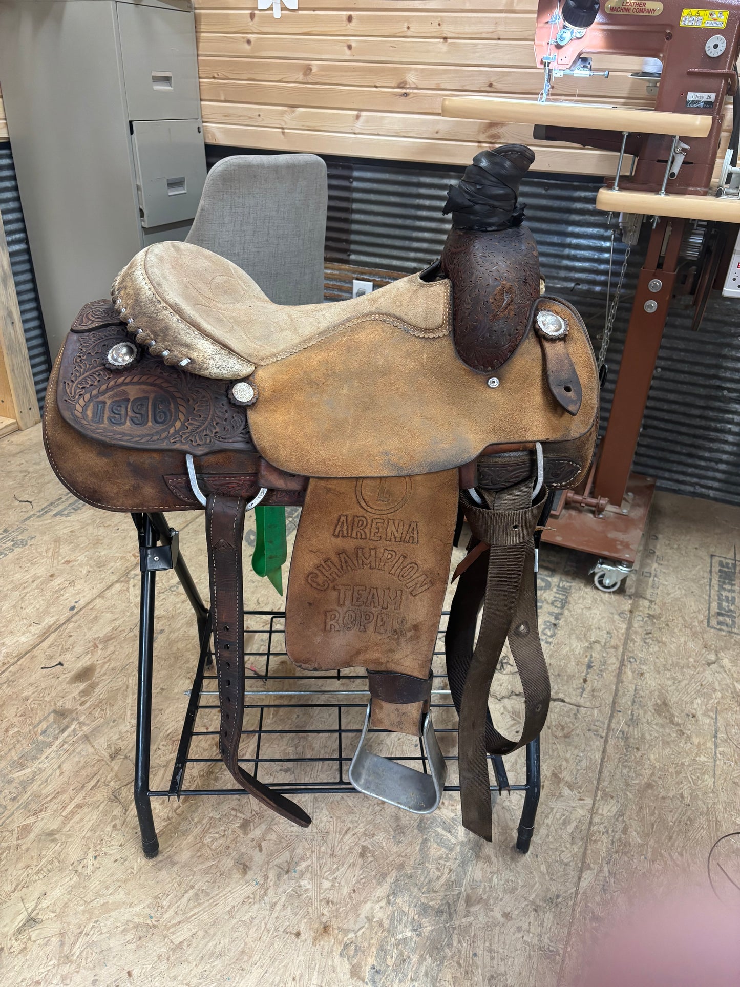 Paul Ammerman 15" Team Roper saddle.
