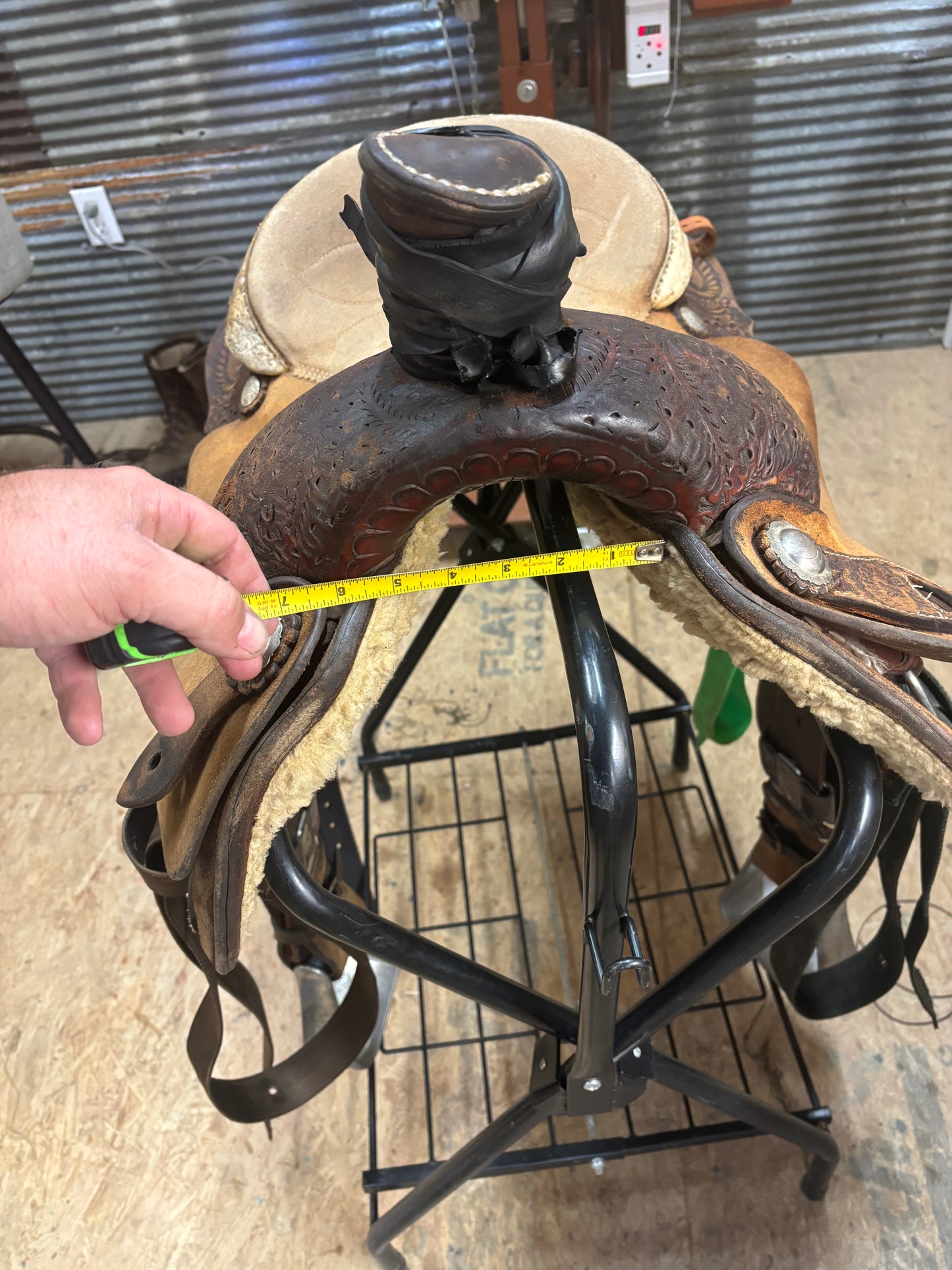 Paul Ammerman 15" Team Roper saddle.
