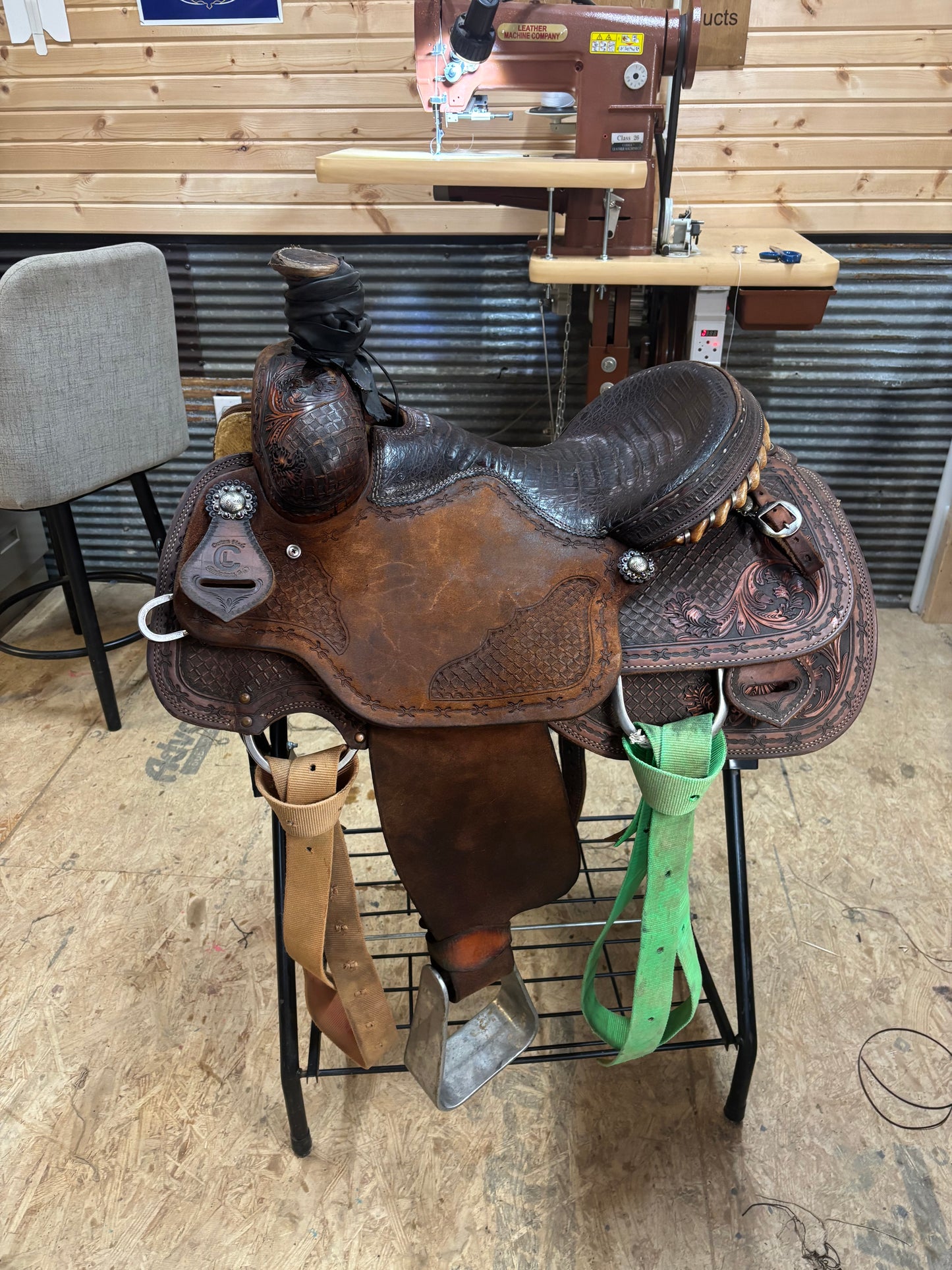 C and L custom 14" team roper saddle