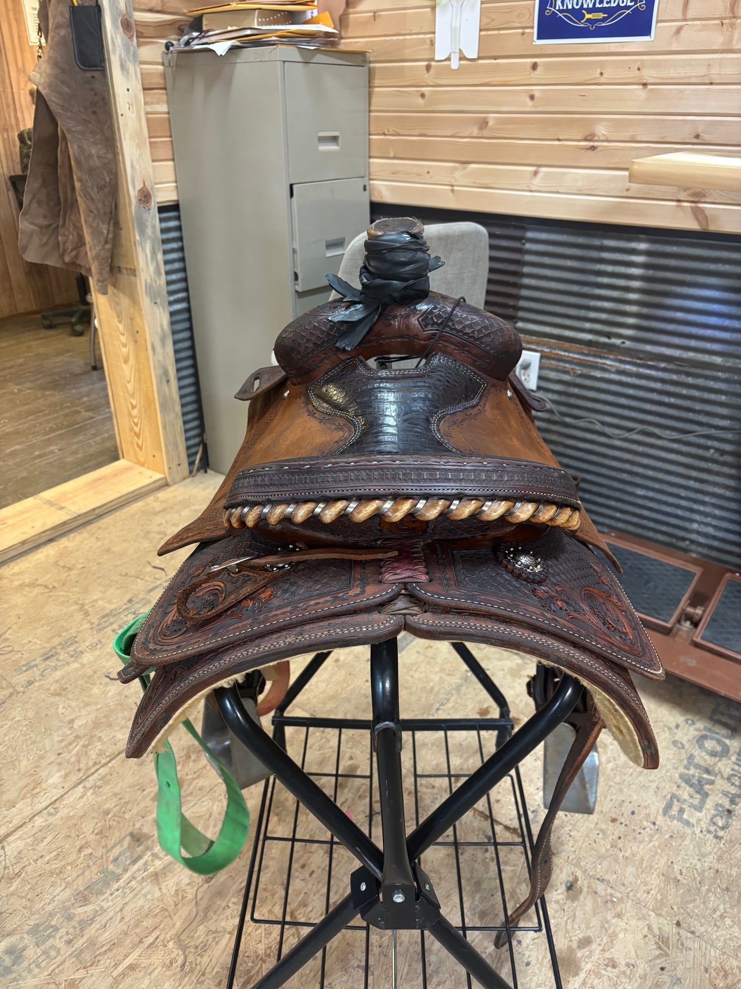 C and L custom 14" team roper saddle