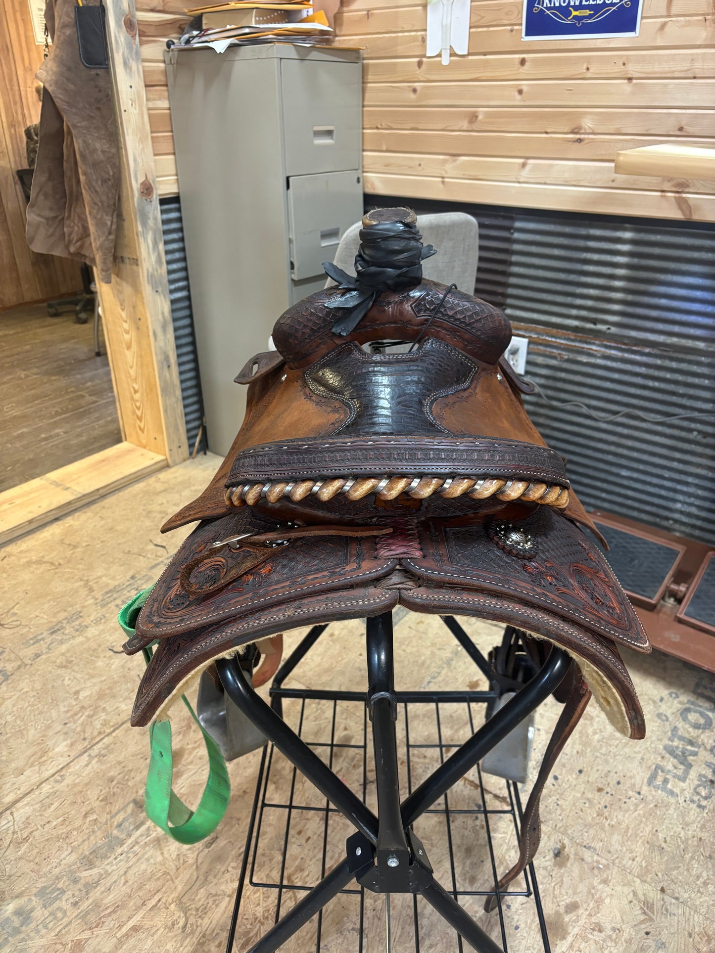 C and L custom 14" team roper saddle